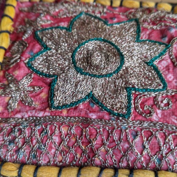 Embroidered and sequined colourful throw pillow - Picture 5 of 8